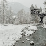 Survol dun Typhoon sur la neige