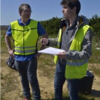 Denis JEANT, exploitant, télépilote de drone et Benoît DANIEAU de la CCBI – Photo Audrey LE GAL